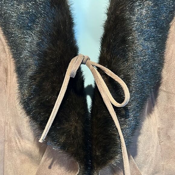 Regal Brown Faux‎ Fur Faux Suede Ruffle Front Coat Size M NWOT - Picture 3 of 13